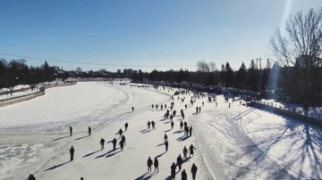 世界最大天然滑冰场 加拿大里多运河开放滑冰